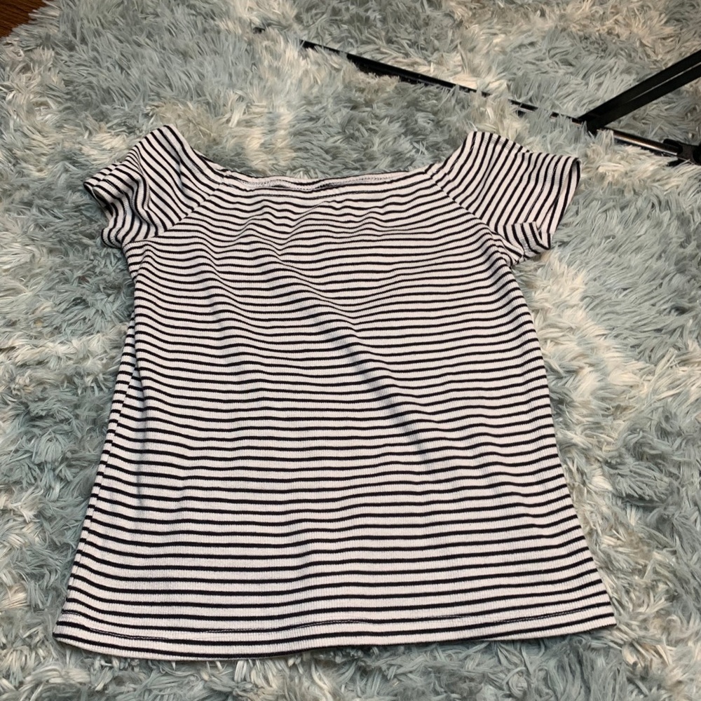 Stripped black and white crop top